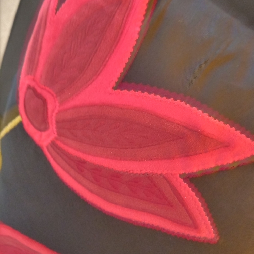 Beautiful black silk embroidered flower pillow feather filled - Picture 3 of 7